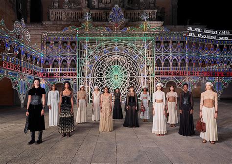 desfile dior sevilla en directo|The Dior Cruise 2023 Show .